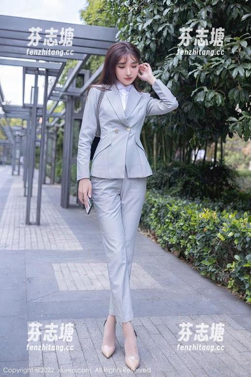秀人网-林文文 秀人网 - 从林文文的运动写真中,我们见证了一场身体的平衡游戏!