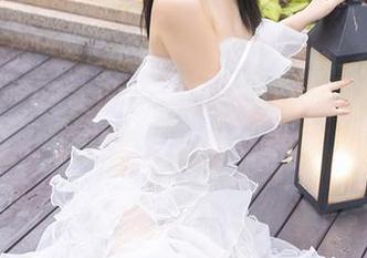 秀人网 – 真实的王梓童Doirs:校服私拍原图,光影交错