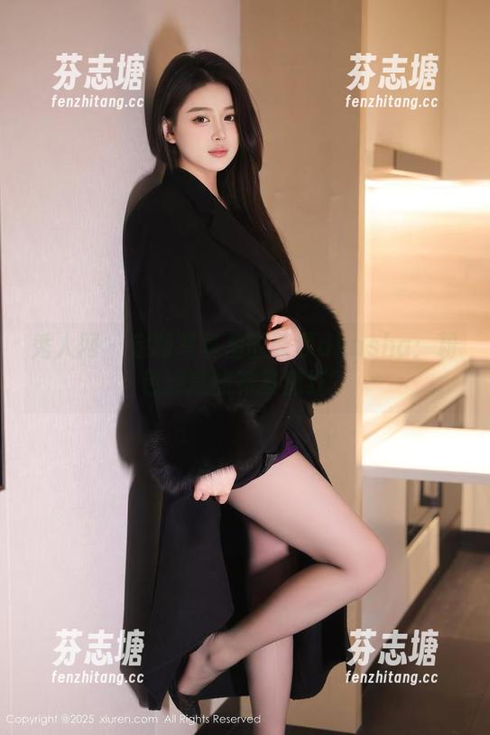 秀人网-蓝夏akasha 秀人网 - 定制写真里的蓝夏akasha:粉色到底能有多疯狂?