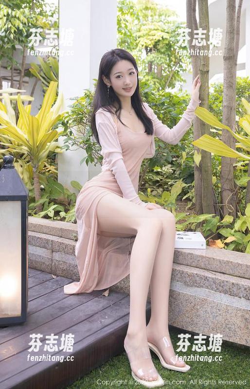 秀人网-谢小蒽 秀人网 - 校服里的幻想:谢小蒽的梦幻写真合集