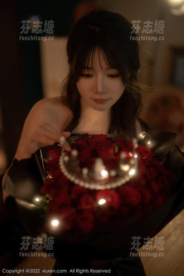 秀人网 - 龙雪儿的图片更新：如何做一个不简单的女王