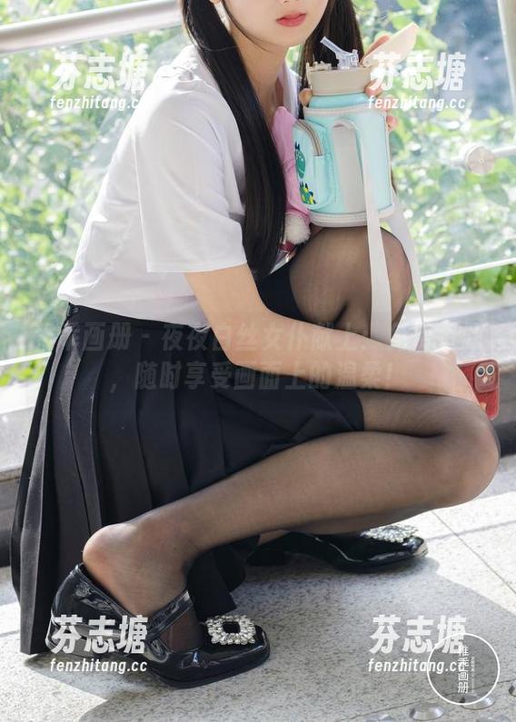 稚乖画册-夜夜 稚乖画册 - 夜夜白丝女仆献上:免费资源,随时享受画面上的温柔!