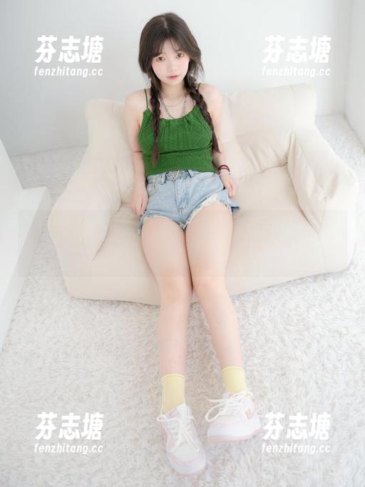 紧急企划 - 樱可与短裙：私拍背后的轻舞飞扬