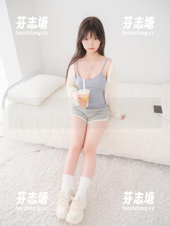 紧急企划-樱樱樱可 紧急企划 - 校园里的樱樱樱可:私房原图里的那些迷糊表情!