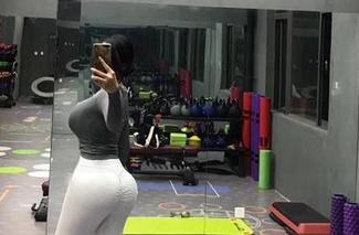 微密圈 – 解锁你的审美:紫色哒豚豚的吊带黑丝免费套图,别问我怎么知道的!