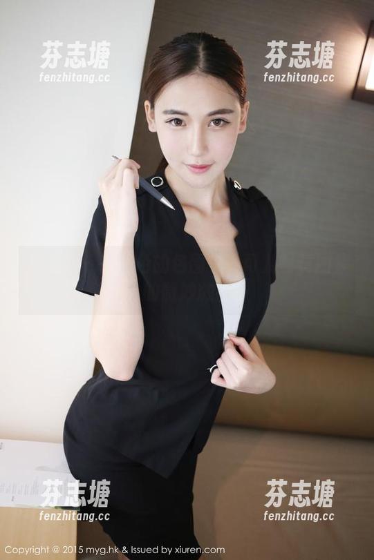 美媛馆-可儿 美媛馆 - 在黑色的包围中:可儿写真图集的微妙触感