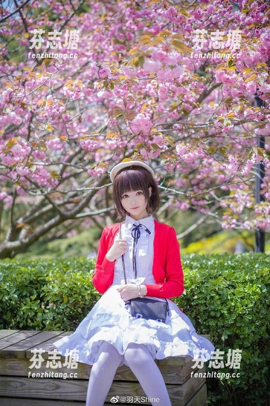 沉浸在羽天shine的魔法少女伊莉雅精选套图中，感受那份无法言喻的甜蜜与力量。