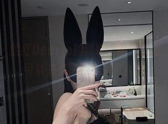微密圈 – 脸红Dearie的黑色大洞连衣裙，谁说不可以来点冒险？美图合集