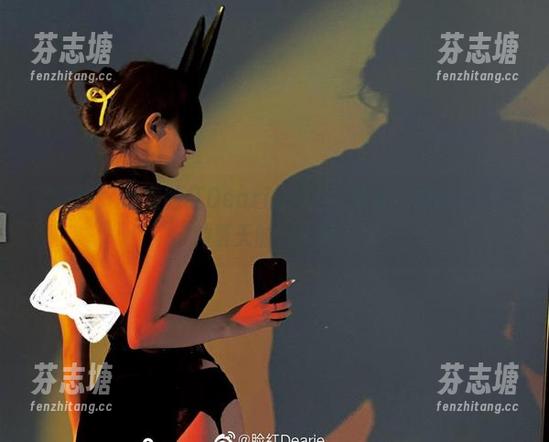 微密圈 - 跟着脸红Dearie的泳衣图集，感受一下那种夏天的懒散吧！