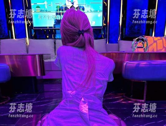 脸红Dearie 微密圈 - 脸红Dearie的心脏一击——让壁纸为你的屏幕增添温柔力度!