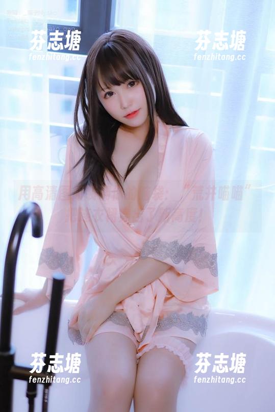 用高清图册装满你的脑袋：“荒井喵喵”把连衣裙穿出了新高度！