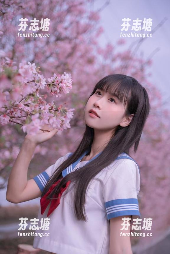 萌芽儿o0 萌芽儿o0的新私拍:黑丝2,让你在浴室里心跳加速!