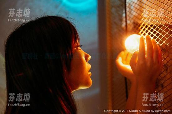 蜜桃社 - 跟随Gina的美足：写真作品集让人心动不已