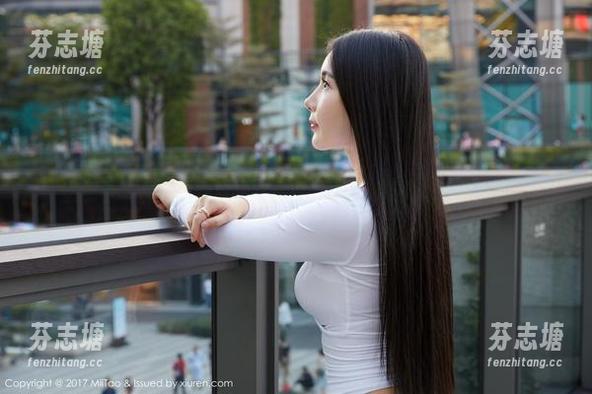 蜜桃社 - 私拍也能穿出新高度，李梦婷连体衣资源来袭！