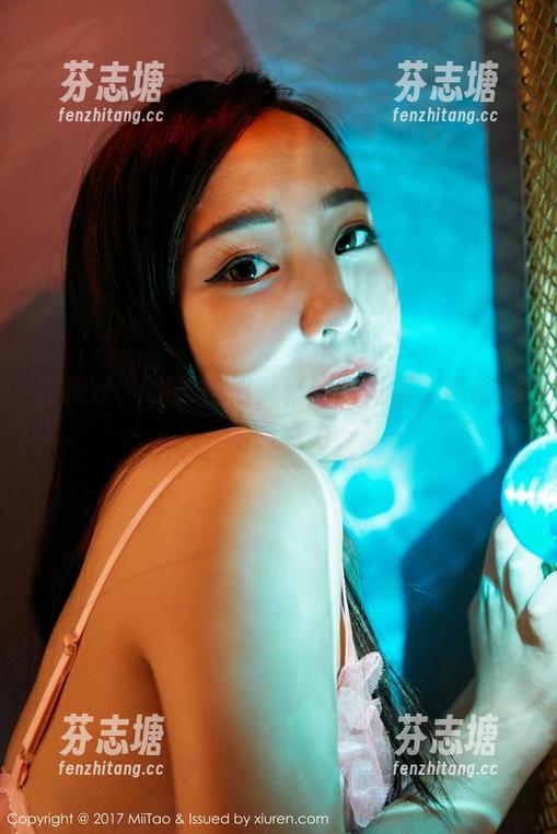 蜜桃社 - 真希空姐：精选写真集，挑战你的想象力