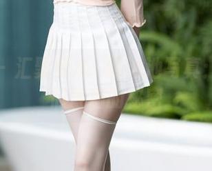 语画界 – 汇聚梦心玥的泳池写真：分享它们背后的秘密