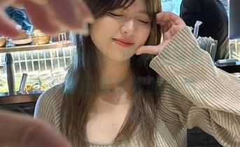加藤惠的迷人瞬间：闪月半写真合集，如镜子般反射出你的心声。