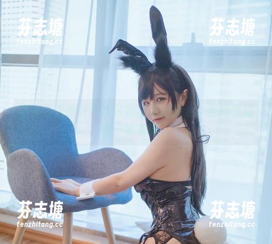 阿半今天很开心牛仔裤欢快的精选：原图里藏着小秘密吗？