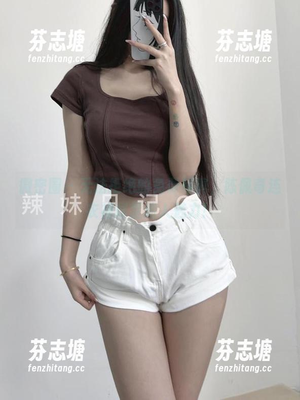 微密圈 - 无法拒绝的免费写真，陈佩奇连衣裙尽显迷人魅力！