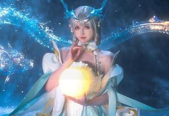不就是露儿大魔王的泳池最新图集嘛，为什么每个姿势都跟拍杂志似的？