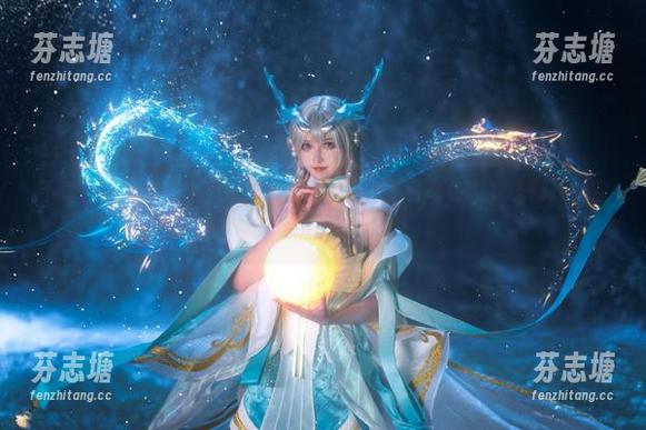 露儿大魔王 不就是露儿大魔王的泳池最新图集嘛,为什么每个姿势都跟拍杂志似的?
