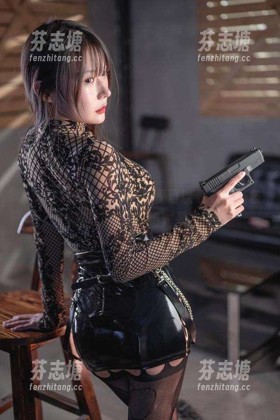 从香草喵露露的作品集里可以看到，杨枝甘露和红色丝带绝对是绝配！