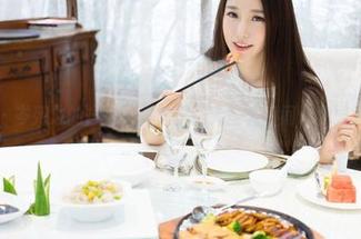 魅妍社 – 岑苑之的短裤，图包里的无圣光瞬间让你思绪万千！