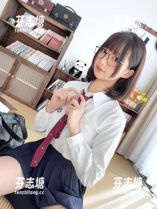 魔物喵nigisa的比基尼套图：那些无法言喻的妙趣