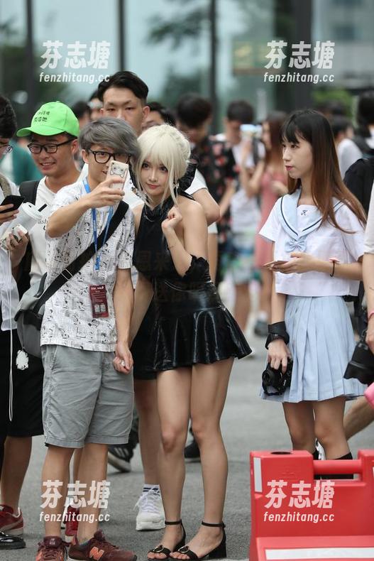 魔镜街拍-凯恩 魔镜街拍 - 凯恩来了,雨季不再拍的原图,免费送你明媚感觉!