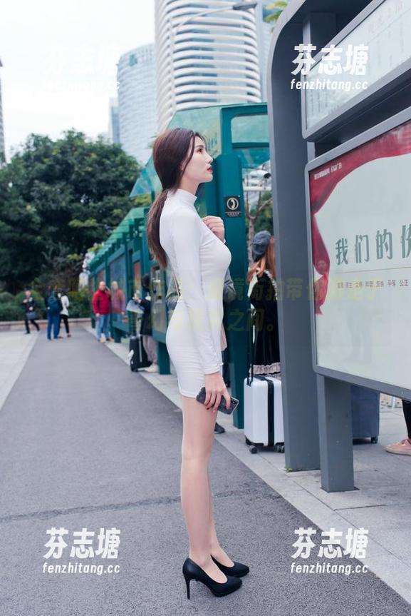 全套陌生城市作品：魔镜街拍带你游走于奇幻与现实之间。