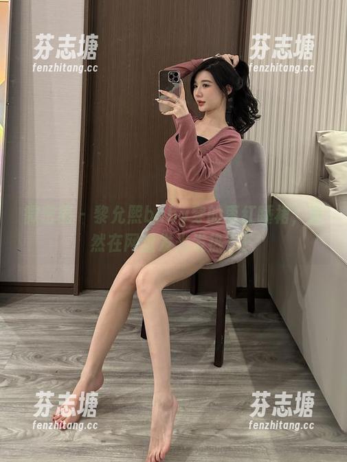 黎允熙baby 微密圈 - 黎允熙baby穿的枣红睡裙,竟然在网盘发光发热?!